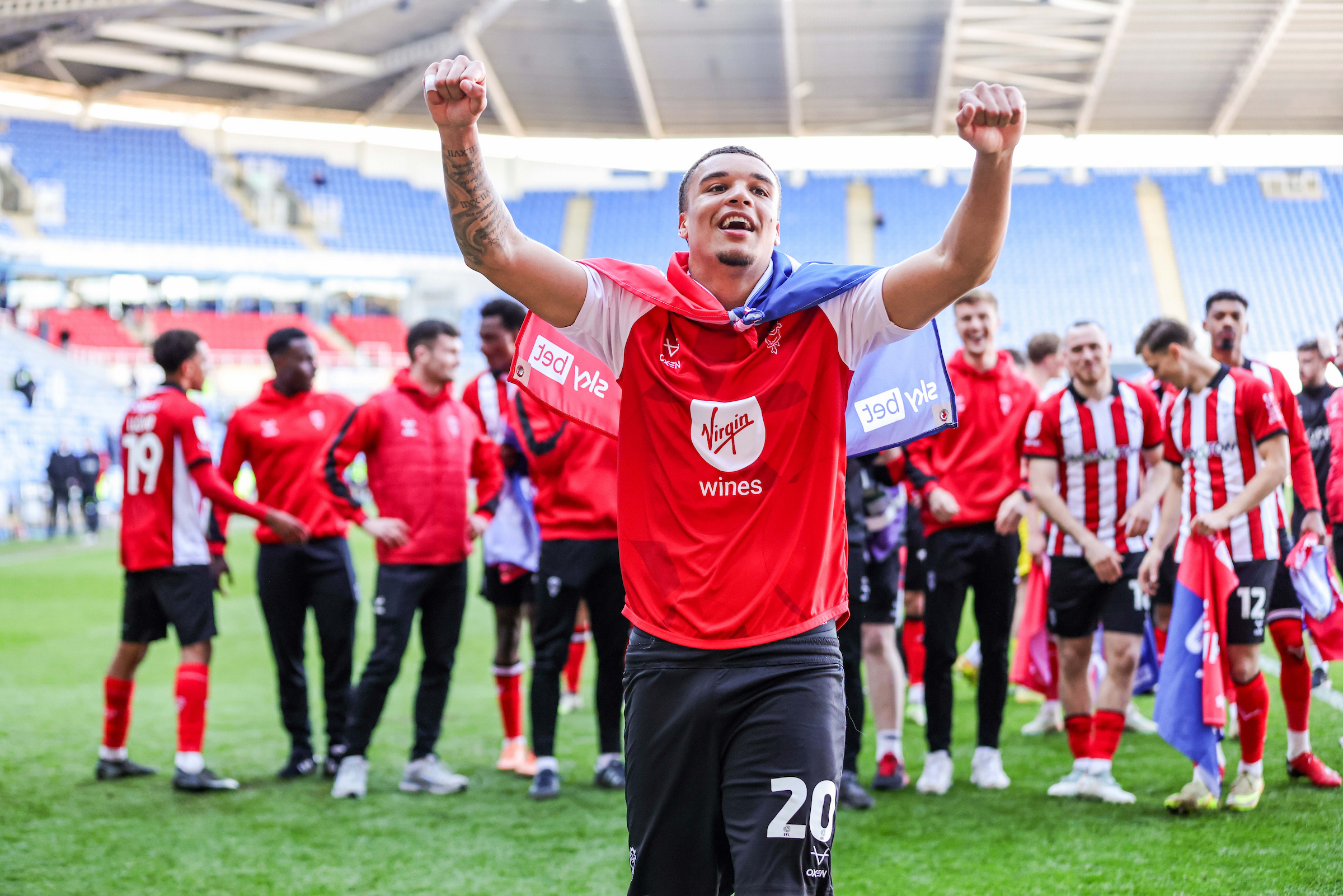 Framåtlutad fotboll segrar: Lincoln uppflyttade till The Championship